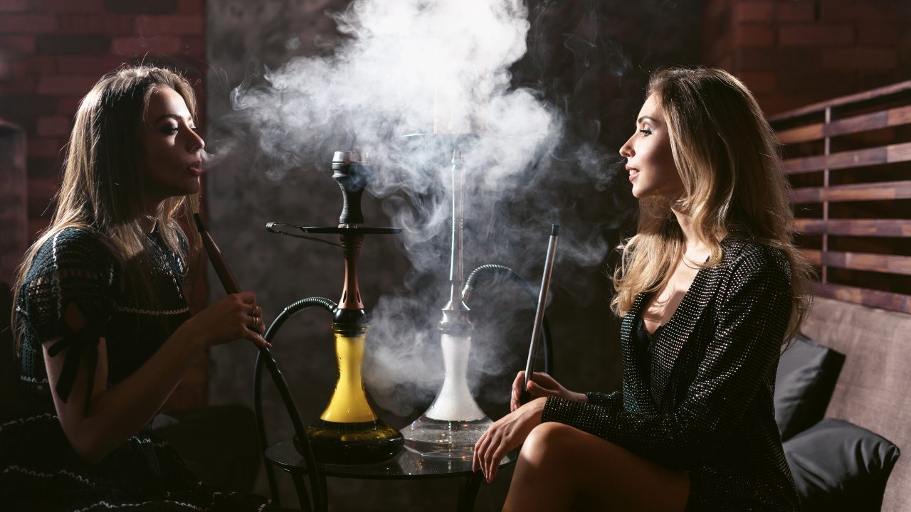A Complete Guide on How to Smoke Hookah for Maximum Enjoyment