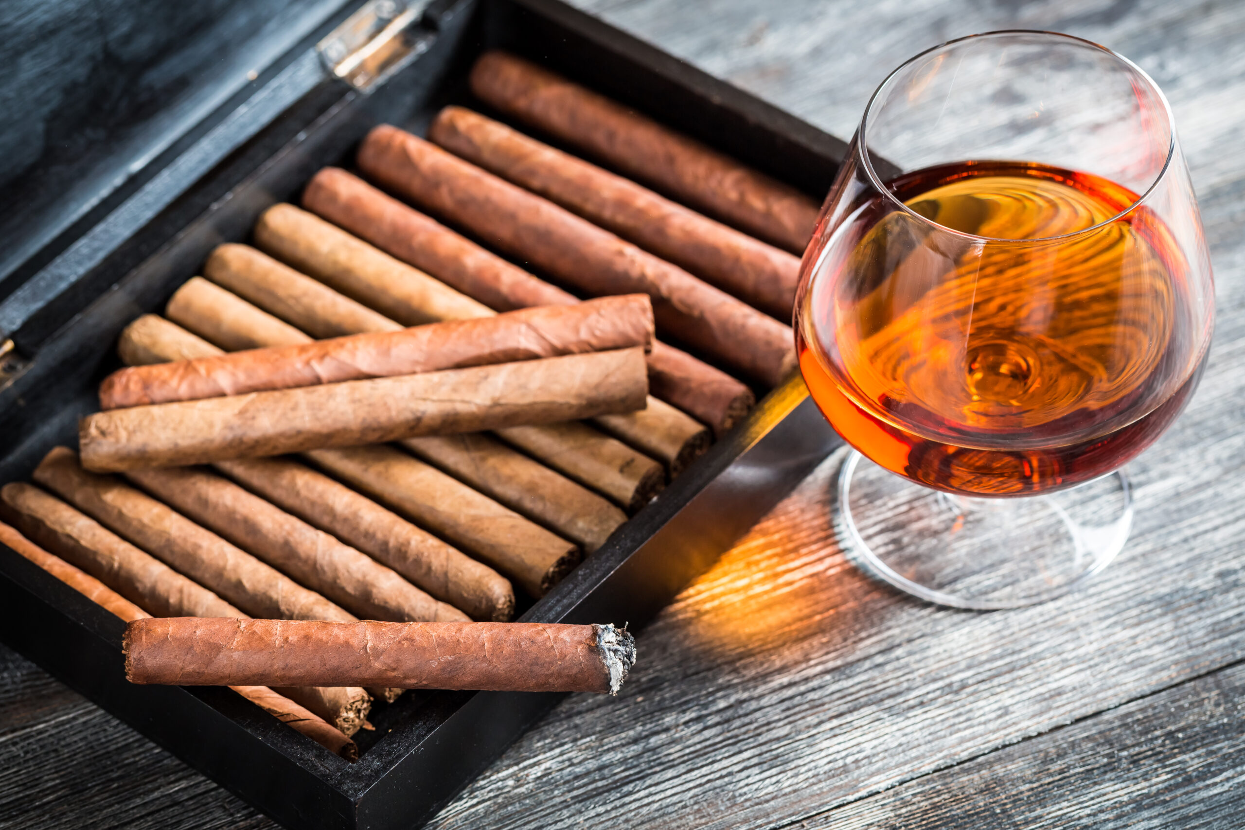 Savoring Classy Experiences: The Ultimate Guide to Cigar and Drink Pairing
